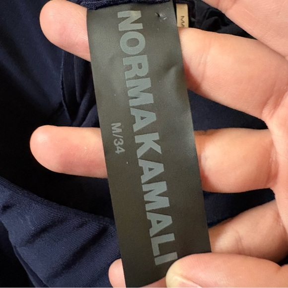 NORMA KAMALI Low Rise Pleated Trouser Pants Size Medium In True Navy NWT - Picture 4 of 9